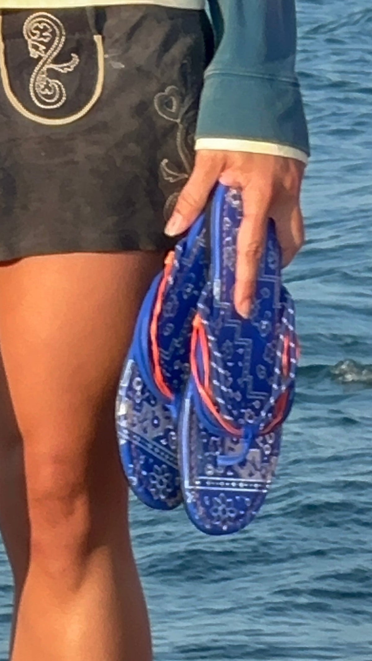 PERSIAN RUG 'flip flops' blue