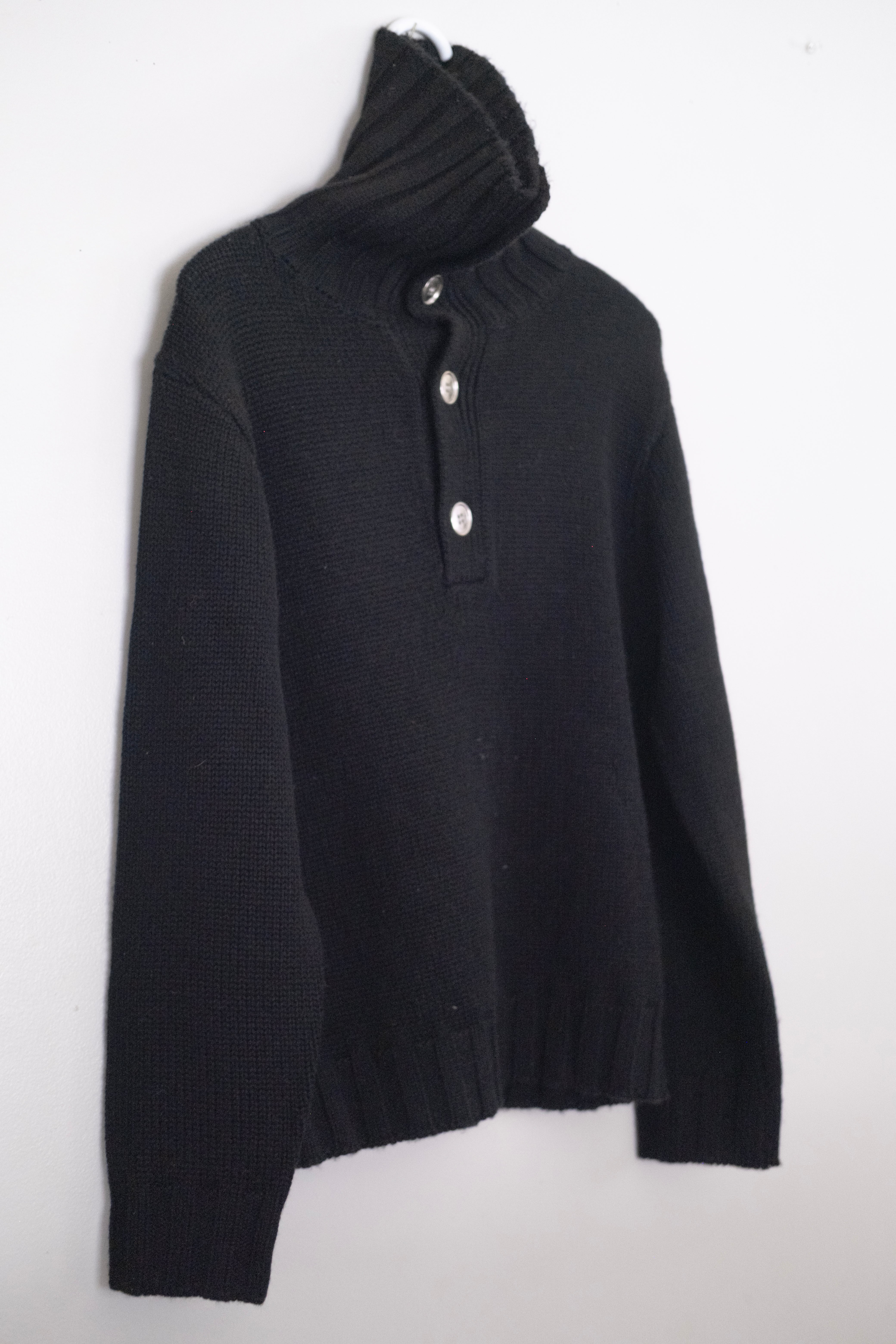 black/ sweater buttons