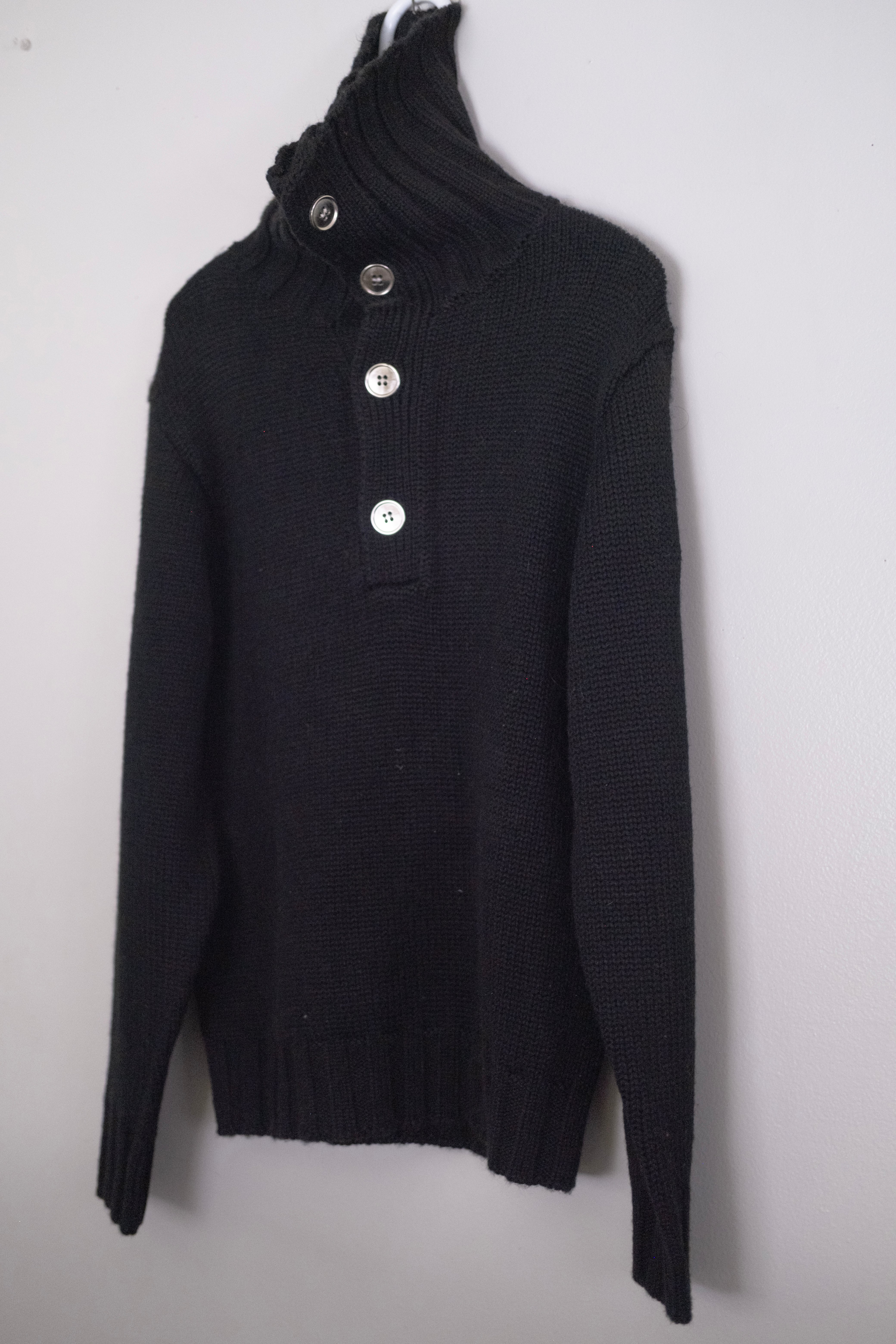 black/ sweater buttons